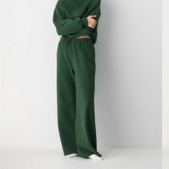 NWOT Aritzia Cozy Sweatfleece Mega Flutter™ Sweatpant XS - Picture 2 of 13